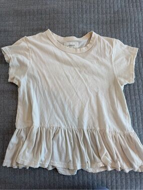 THE GREAT. Cream Distressed Ruffle-Hem Shirt Sleeve Tee